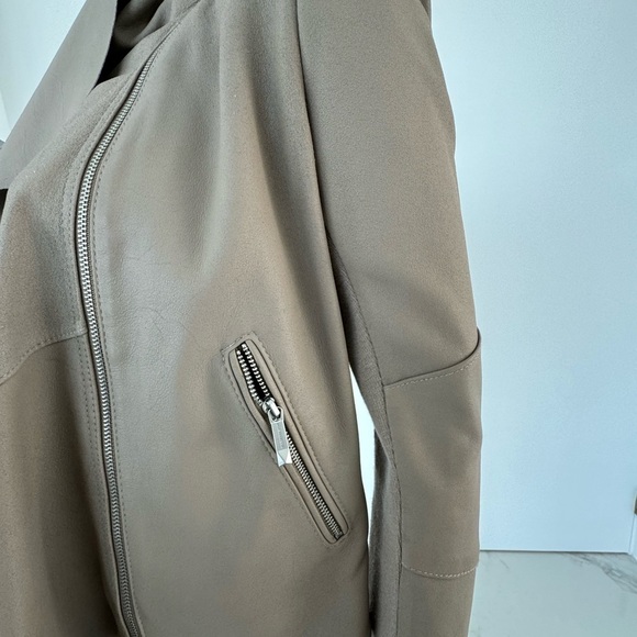 BCBG Maxazria  genuine Goat Leather Moto Jacket Taupe size XXS NWOT - Picture 6 of 7